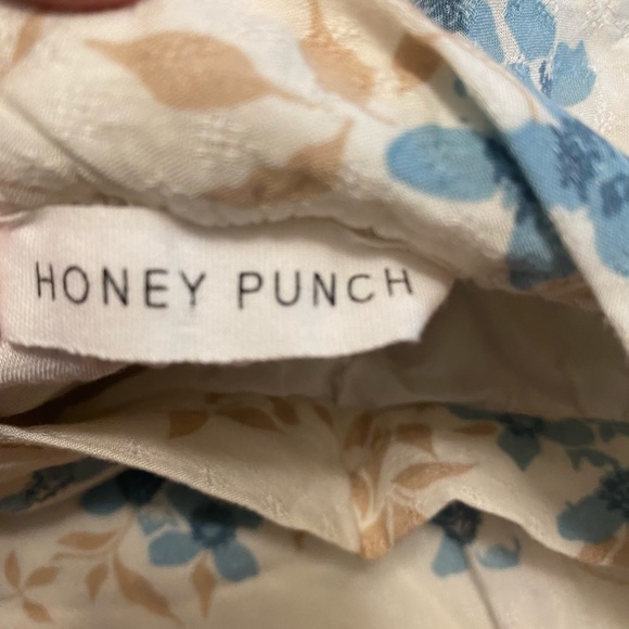 Matching halter top and skirt - Picture 3 of 3